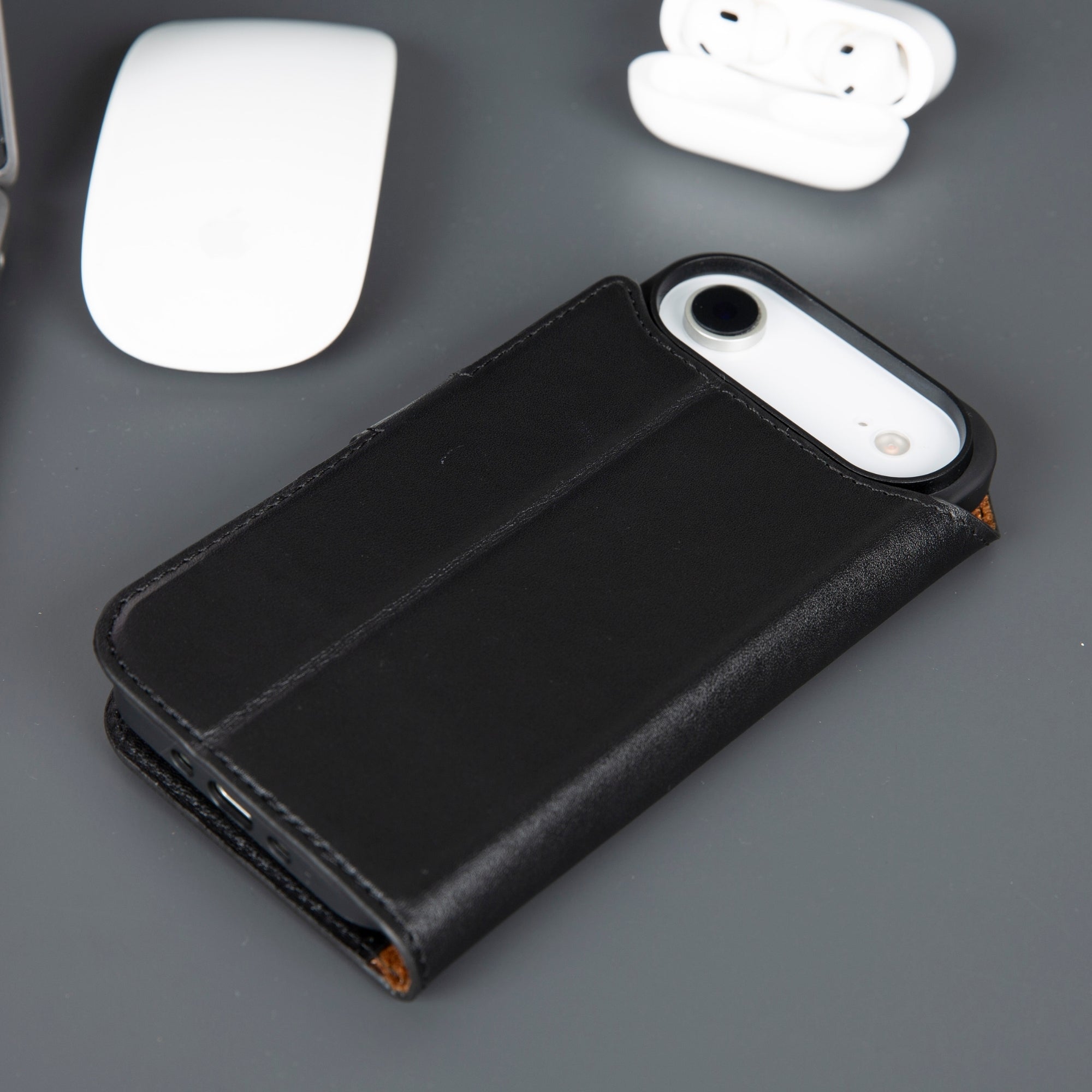 Casper iPhone 17 Air Leather Wallet Case – MagSafe Compatible